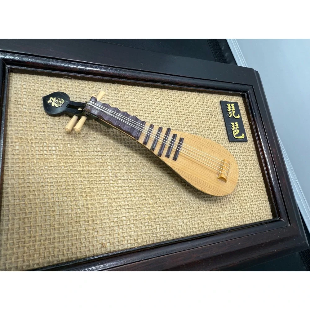 Vintage Wooden jewelry trinket box with a‎ decorative lute chest treasure